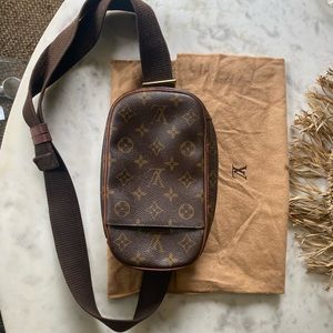 LOUIS VUITTON Pochette Gange Body Belt Bag